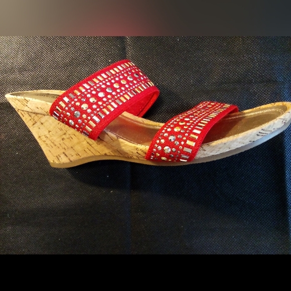 Coach And Four -NWT Cork Wedge Sandals, Two Red Fabric Straps Accented With Gold - Picture 7 of 10